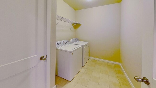 Building Photo - 3 Bedroom 2.5 Bath Duplex with 2 Car Garage. Apply today and get the rest of March FREE!!