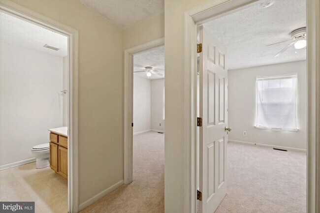 Building Photo - 321 Copperfield Ln