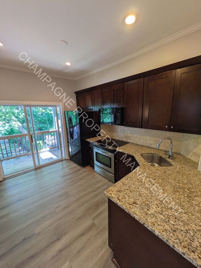 Building Photo - 3 Bedroom Home, conveniently located near UMKC!