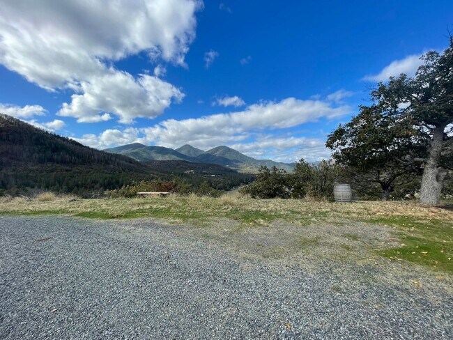 Building Photo - Rural 3 Bedroom, 2 Bath - Ruch & Applegate River Area