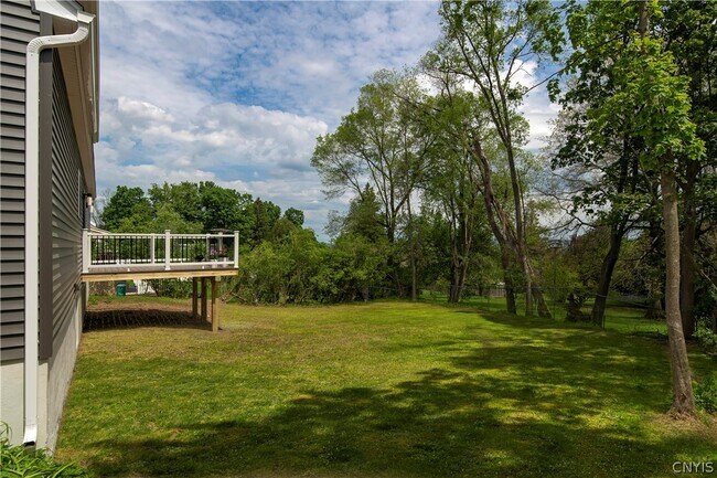 Building Photo - 8 Terrace Hill Dr
