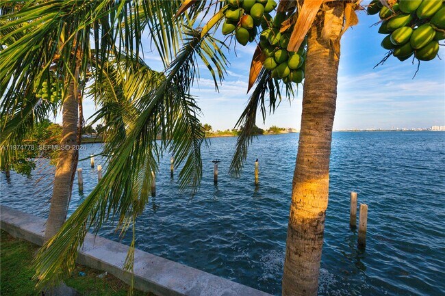 Building Photo - 600 NE 36th St