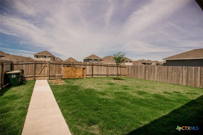 Building Photo - 242 Mossycup Dr