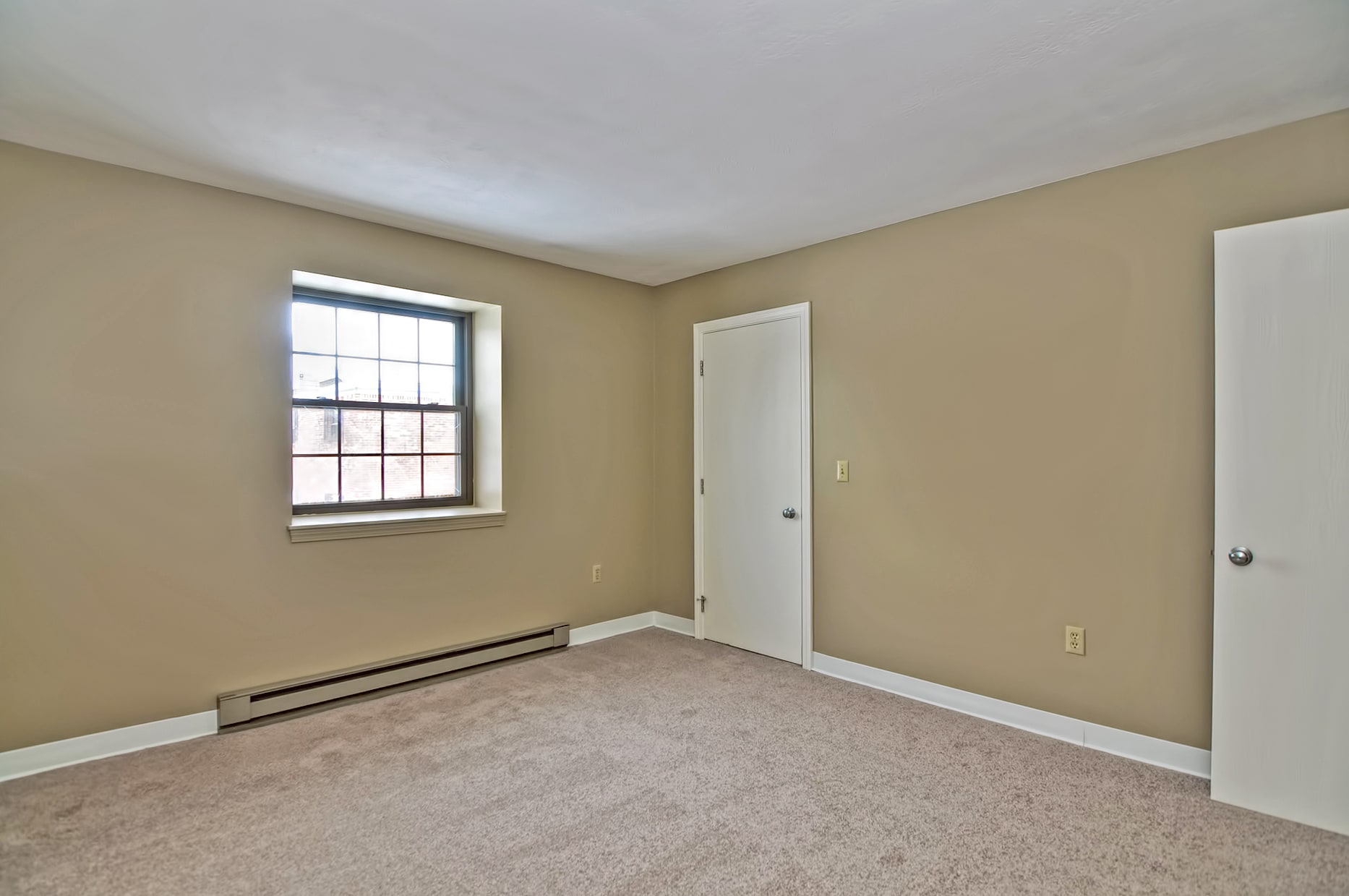 Building Photo - 1 Bristol Court Unit 3