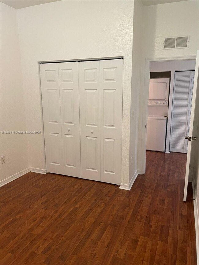 Building Photo - 4911 SW 140th Terrace
