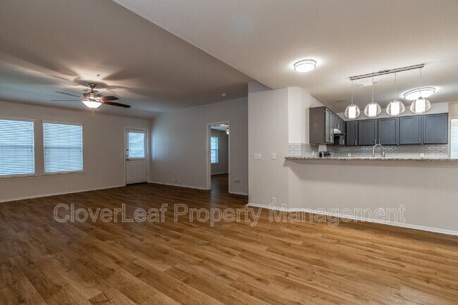 Building Photo - 802 Amber Knoll