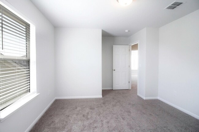 Building Photo - 10305 Forest Grove Dr