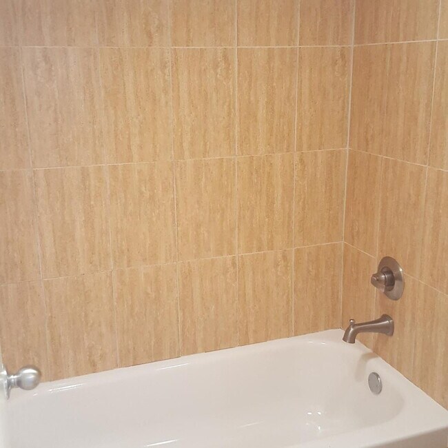 Building Photo - "Chic & Spacious 1-Bedroom Retreat with Gr...