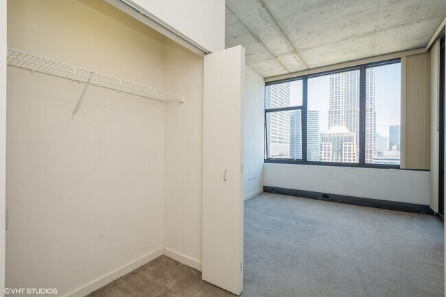 Building Photo - 235 W Van Buren St