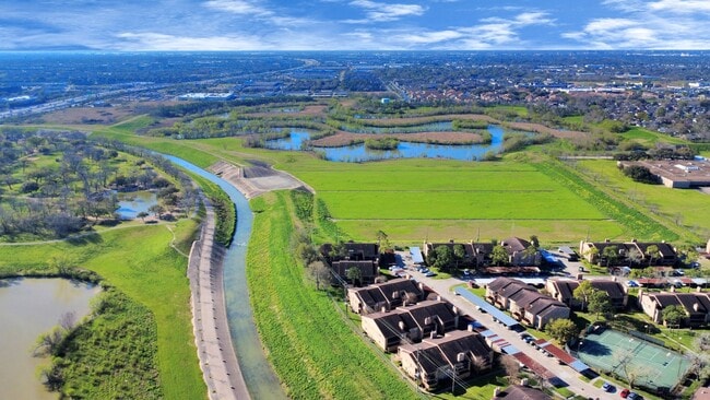 Building Photo - 10555 Turtlewood Ct