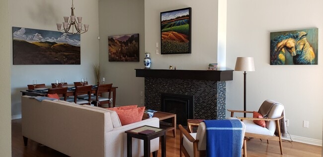 Building Photo - 224 S Marengo Ave