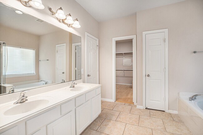 Building Photo - 2517 Flycatcher Cove Dr