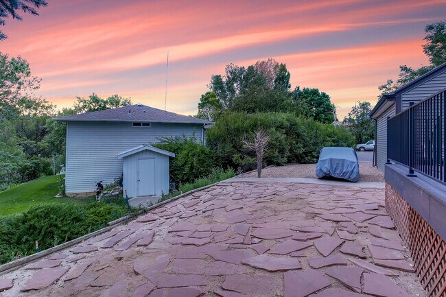 Building Photo - 3 bed, 2 bath Multi-Level Home on Cul-De-Sac