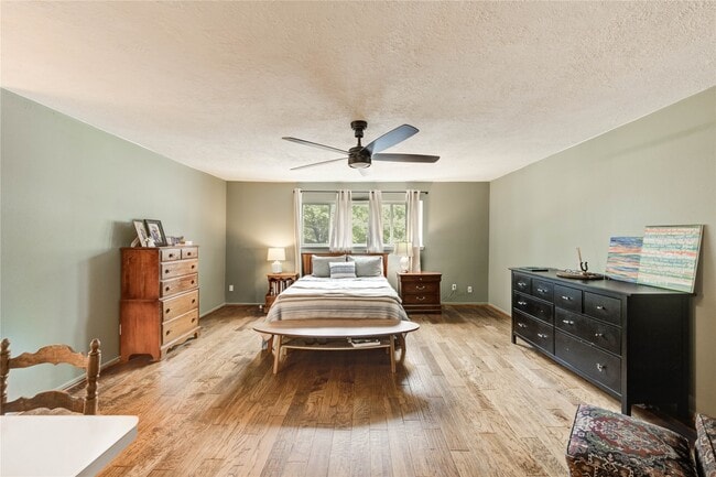 Building Photo - 13050 Trail Hollow Dr