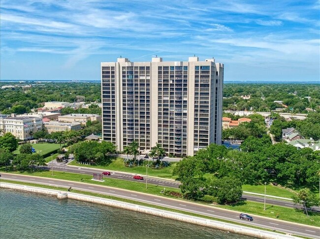 Building Photo - 3301 Bayshore Blvd