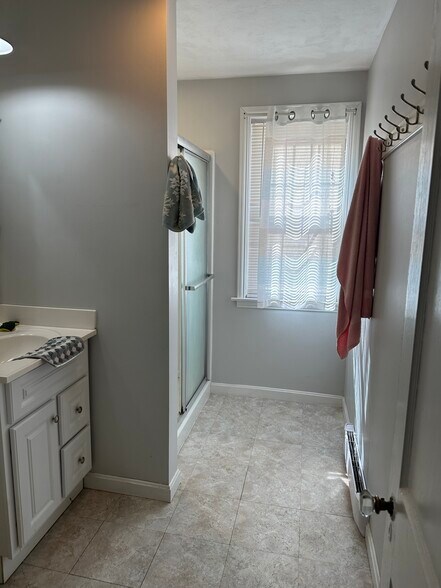 Building Photo - 8 Lamar Ave