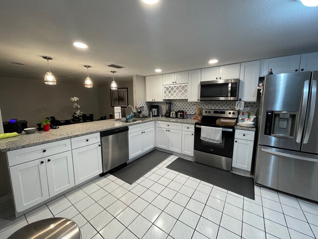 Kitchen - 4813 Puritan Cir