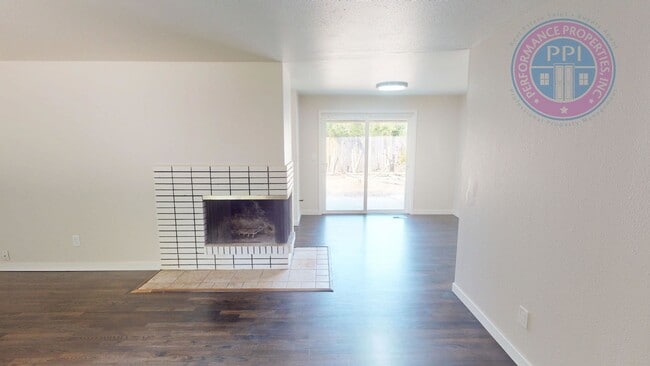 Building Photo - Lake Oswego - Single Level Ranch, Great Ne...