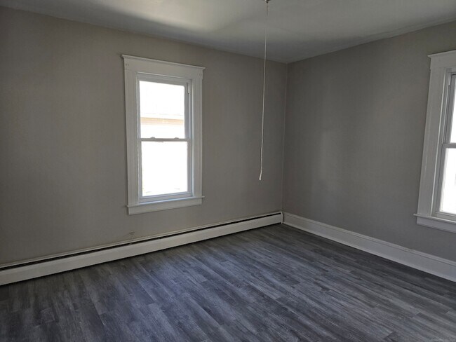 Building Photo - 465 Burritt St