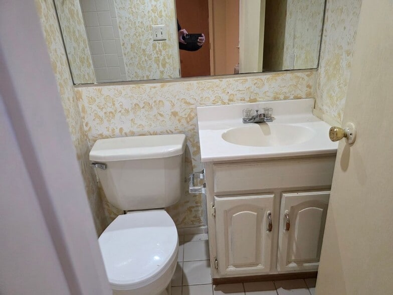 Building Photo - 1707 Meadowbrook Rd