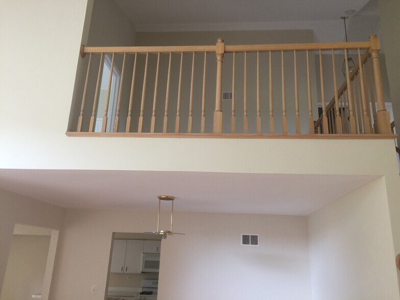 Building Photo - 396 Bentley Pl