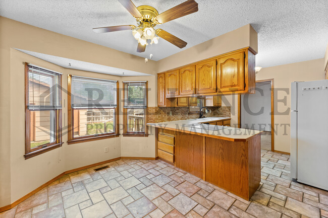 Building Photo - 510 N Parkridge St