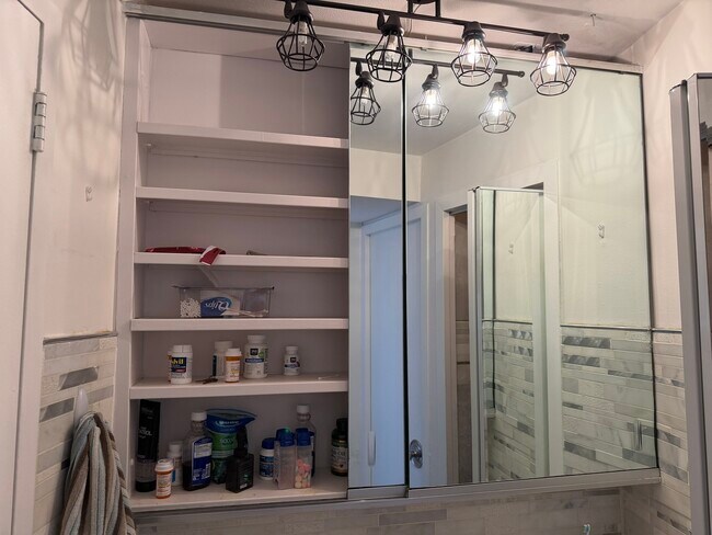 Building Photo - 300 N State St