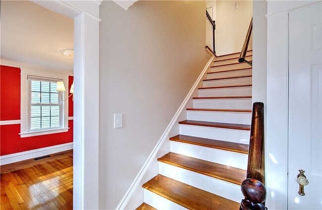 Building Photo - 11 Elmcroft Ave