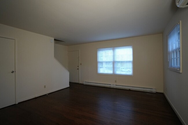 Building Photo - 1709 Cedar Hill Rd