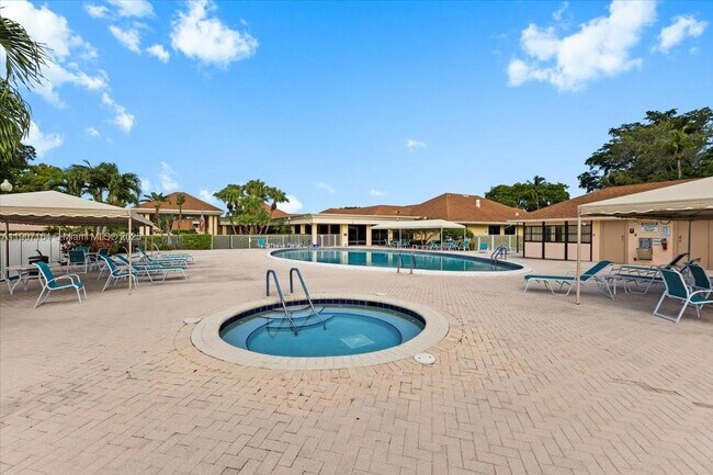 Building Photo - 901 NW 26th Ave