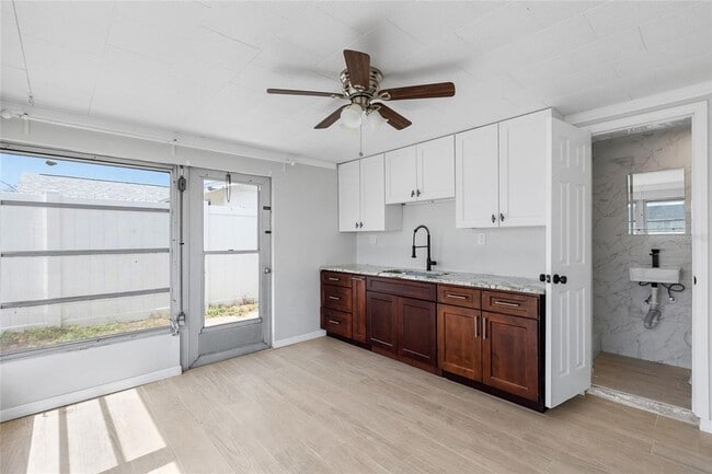 Building Photo - 5648 Saren Dr