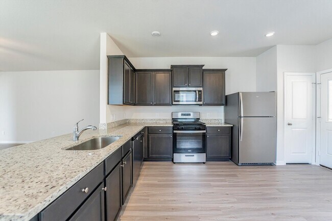 Building Photo - 15419 Maple Ter Dr