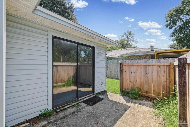 Building Photo - 455 Stara Cir