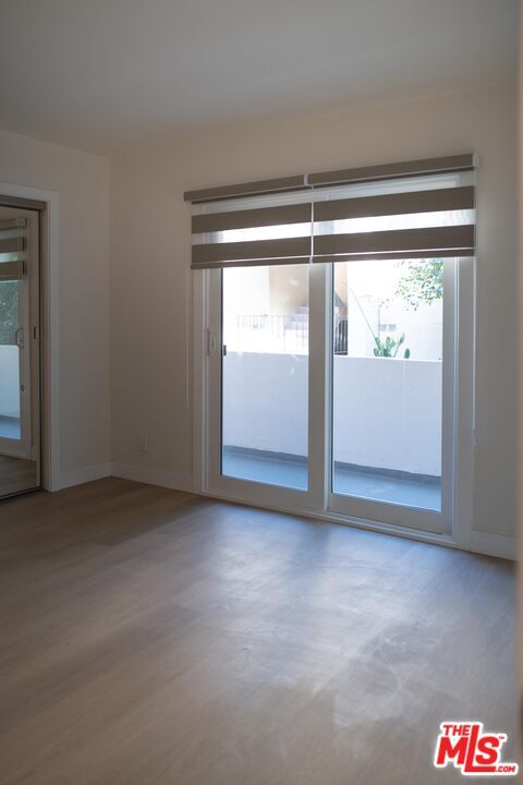 Building Photo - 860 S Kingsley Dr