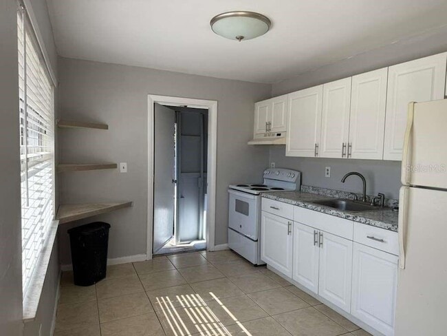 Building Photo - 5793 Oleander Dr