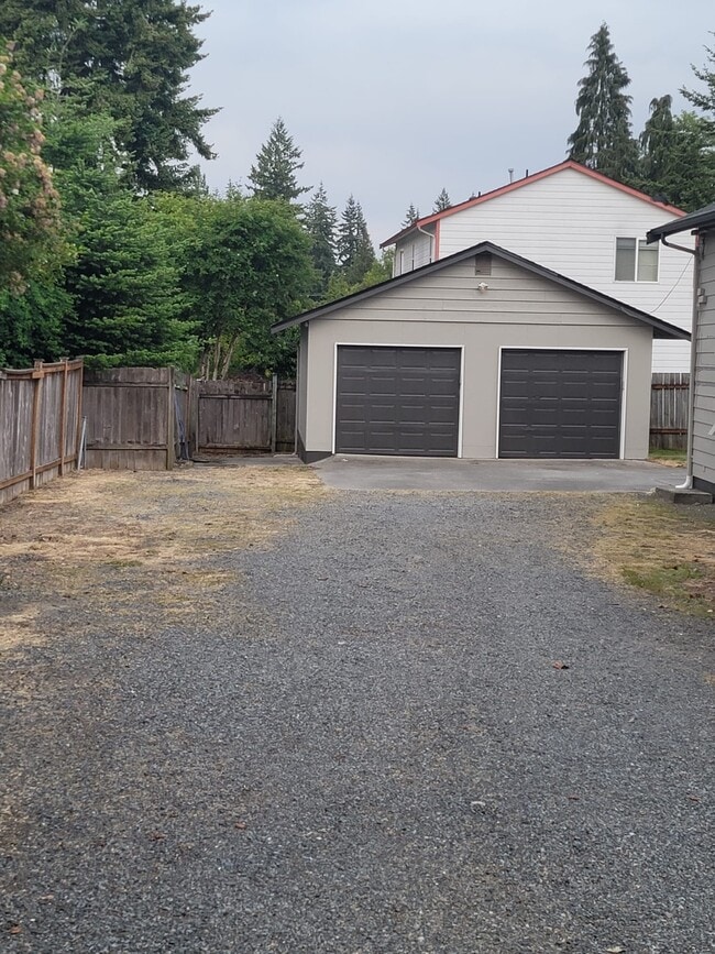 Building Photo - 6815 Lower Ridge Rd