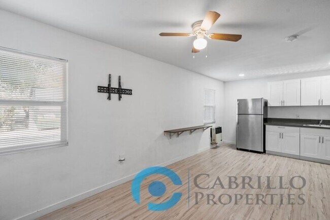 Building Photo - 1307 Division St