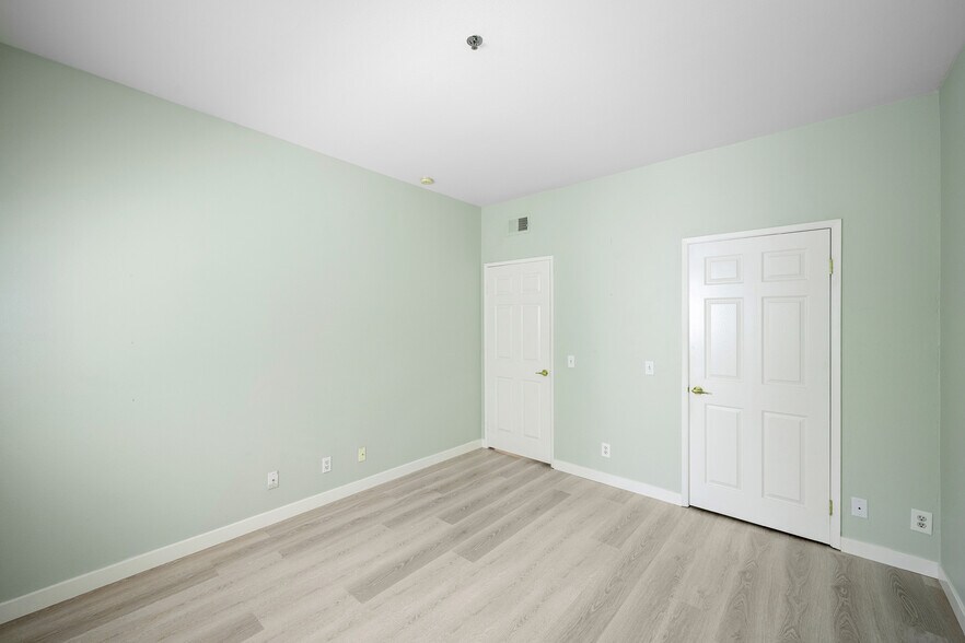 Building Photo - 13801 Oxnard St