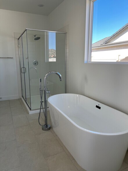 masterbedroom bathroom - 1840 Vincent Dr
