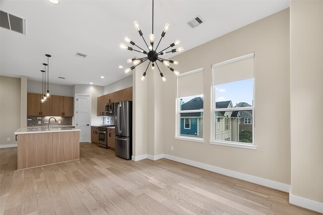 Building Photo - 2511 N MacGregor Way