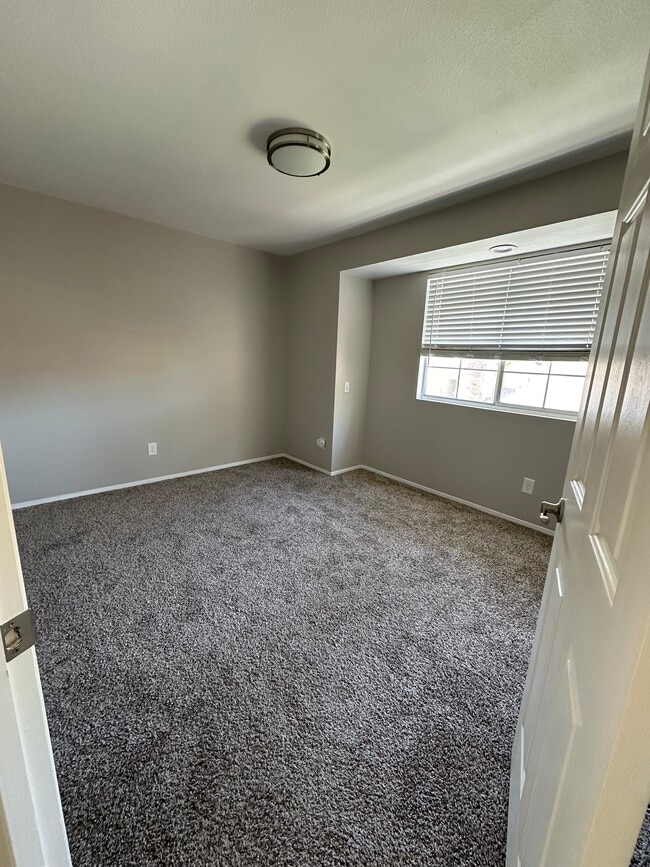 Building Photo - 1217 Eastbrook Dr