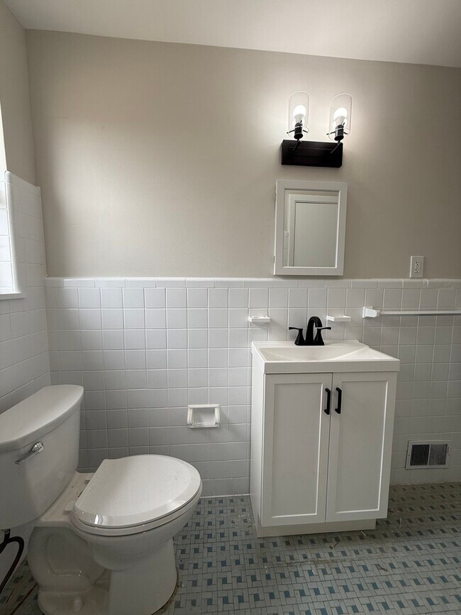 Building Photo - 36 Collins Ln