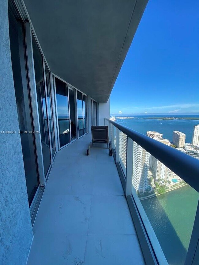 Building Photo - 475 Brickell Ave