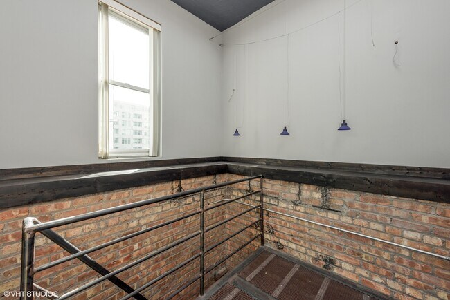 Building Photo - 110 N Peoria St
