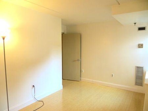 Building Photo - 108 Peterborough St