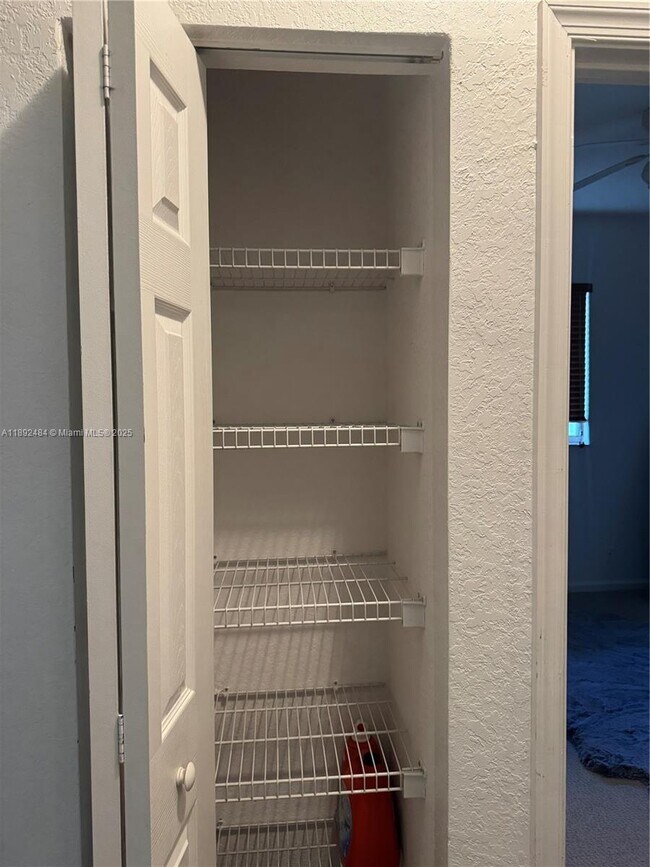 Building Photo - 3152 N Greenleaf Cir