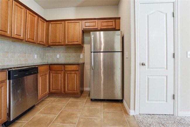 Building Photo - 2161 Houston Ave