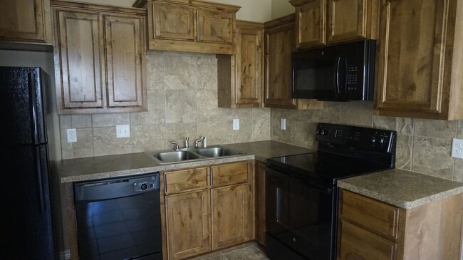 Building Photo - 506 Sladecek Dr