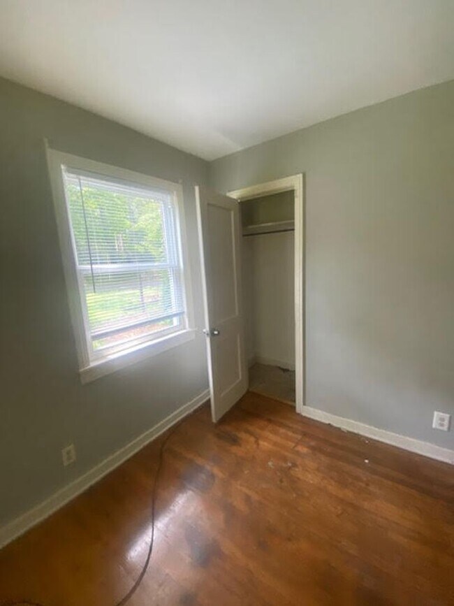 Building Photo - 601 Camp Cir
