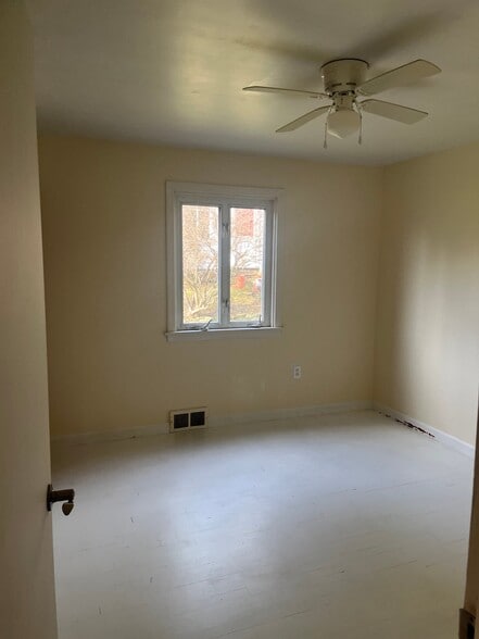 Building Photo - 169 PA-68